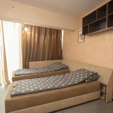 Aleks Holiday-center,sea,parking شقة